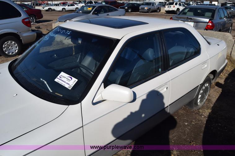image for item L1192 1990 Lexus LS 400