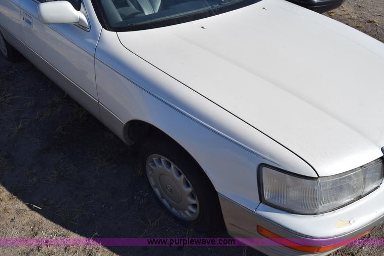 image for item L1192 1990 Lexus LS 400