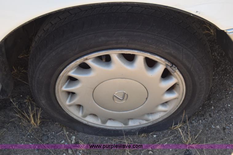 image for item L1192 1990 Lexus LS 400