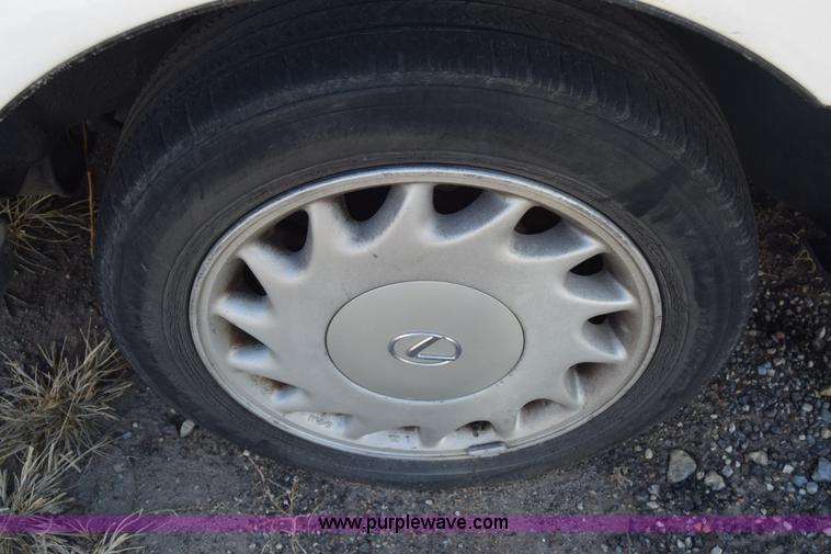 image for item L1192 1990 Lexus LS 400