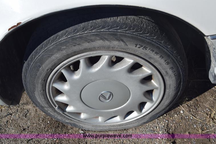 image for item L1192 1990 Lexus LS 400