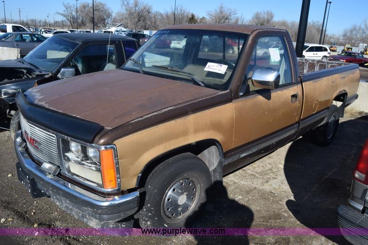 image for item L1194 1988 GMC Sierra 1500 pickup truck