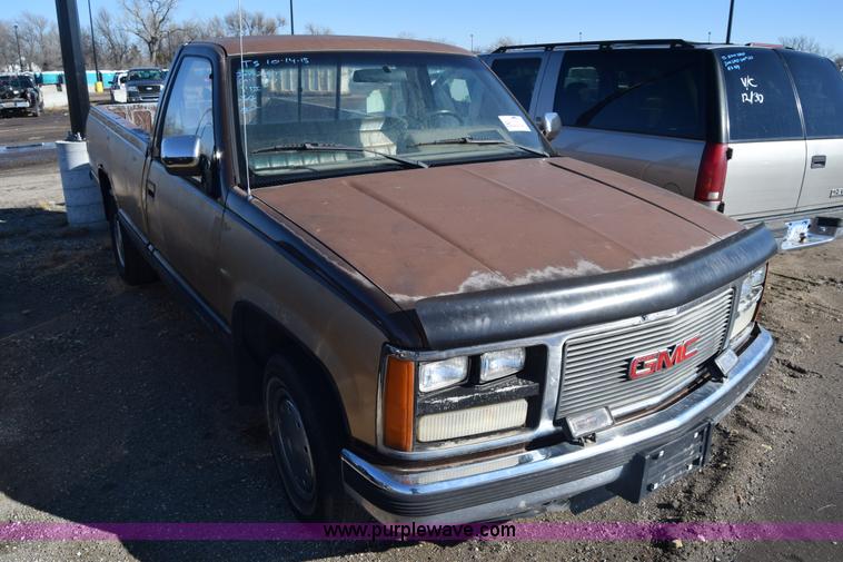 image for item L1194 1988 GMC Sierra 1500 pickup truck
