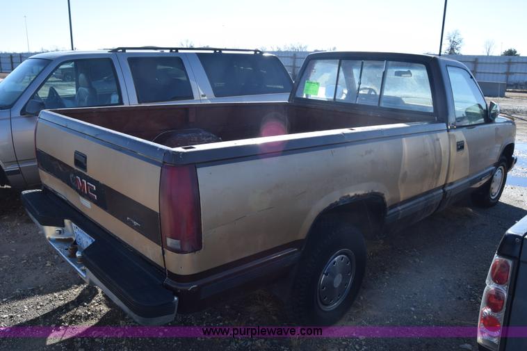 image for item L1194 1988 GMC Sierra 1500 pickup truck