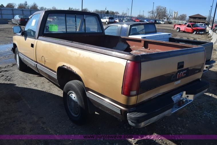 image for item L1194 1988 GMC Sierra 1500 pickup truck