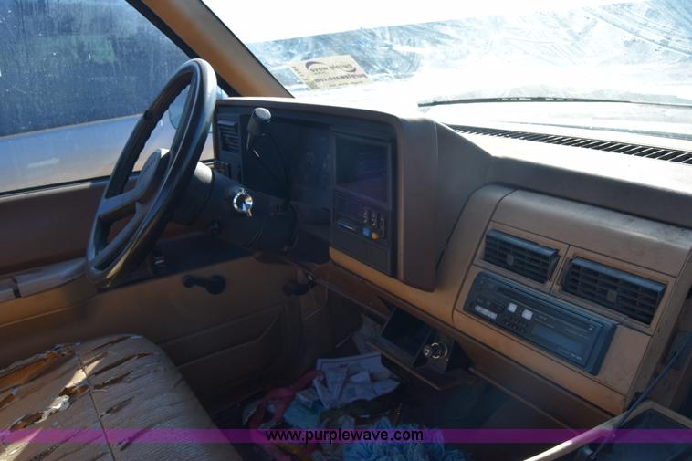 image for item L1194 1988 GMC Sierra 1500 pickup truck