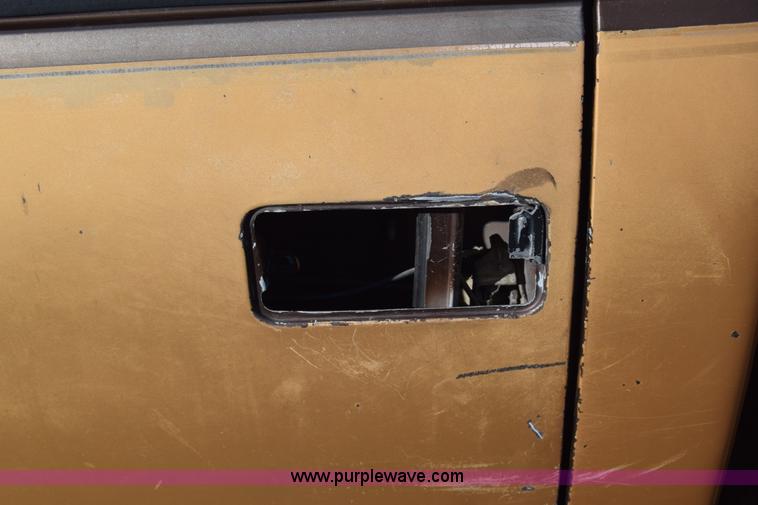 image for item L1194 1988 GMC Sierra 1500 pickup truck