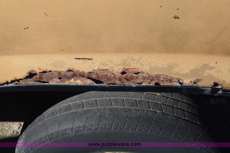 image for item L1194 1988 GMC Sierra 1500 pickup truck