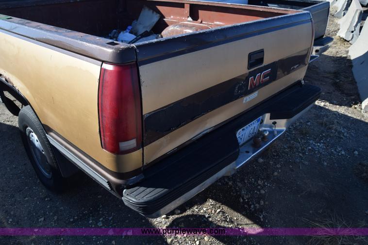 image for item L1194 1988 GMC Sierra 1500 pickup truck