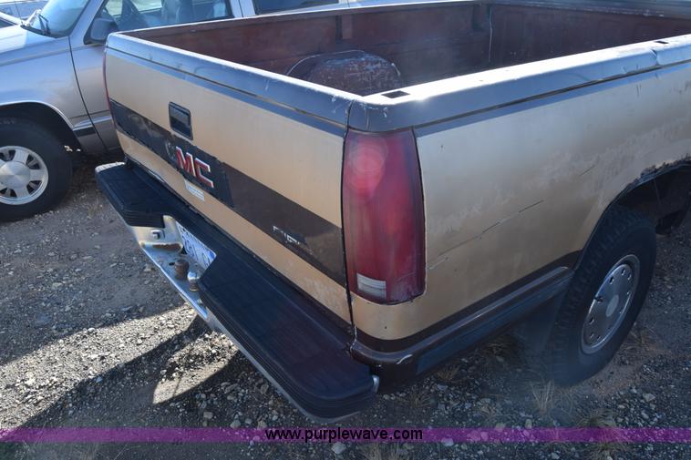 image for item L1194 1988 GMC Sierra 1500 pickup truck