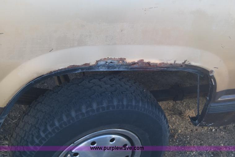 image for item L1194 1988 GMC Sierra 1500 pickup truck