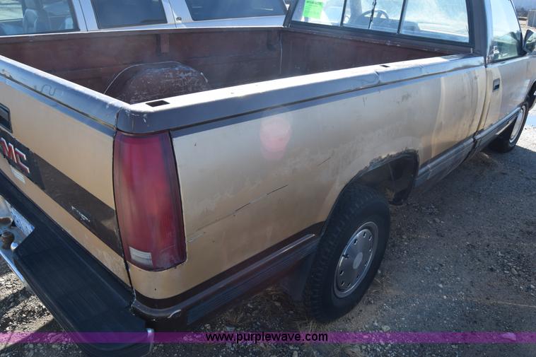 image for item L1194 1988 GMC Sierra 1500 pickup truck