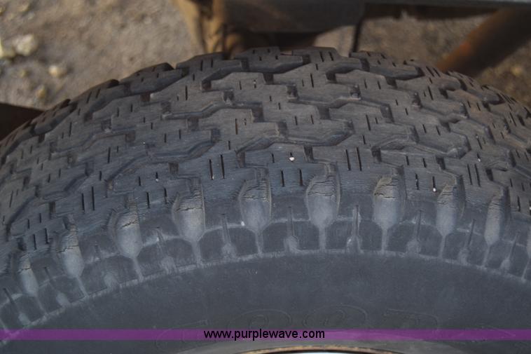 image for item L1194 1988 GMC Sierra 1500 pickup truck