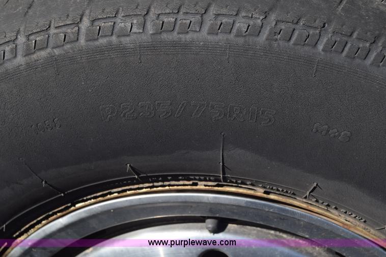 image for item L1194 1988 GMC Sierra 1500 pickup truck