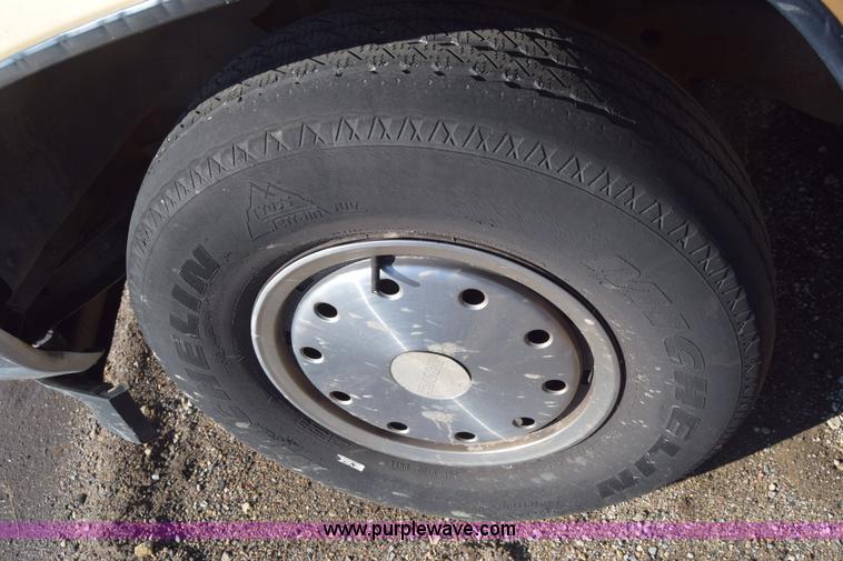 image for item L1194 1988 GMC Sierra 1500 pickup truck