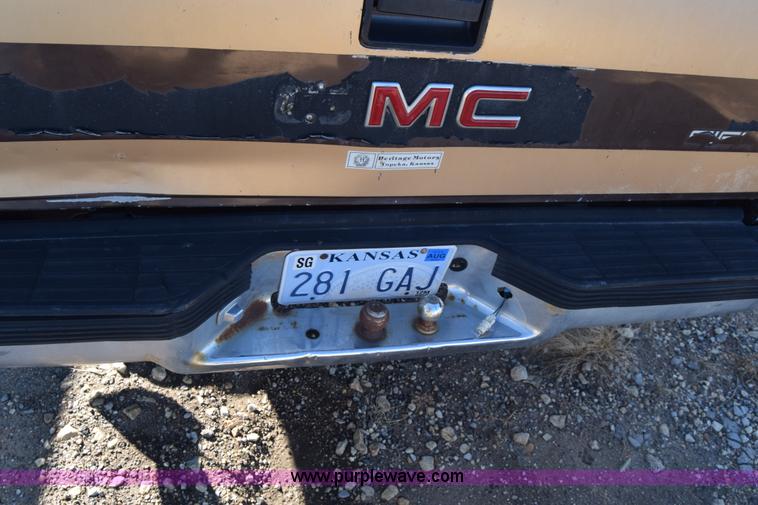 image for item L1194 1988 GMC Sierra 1500 pickup truck