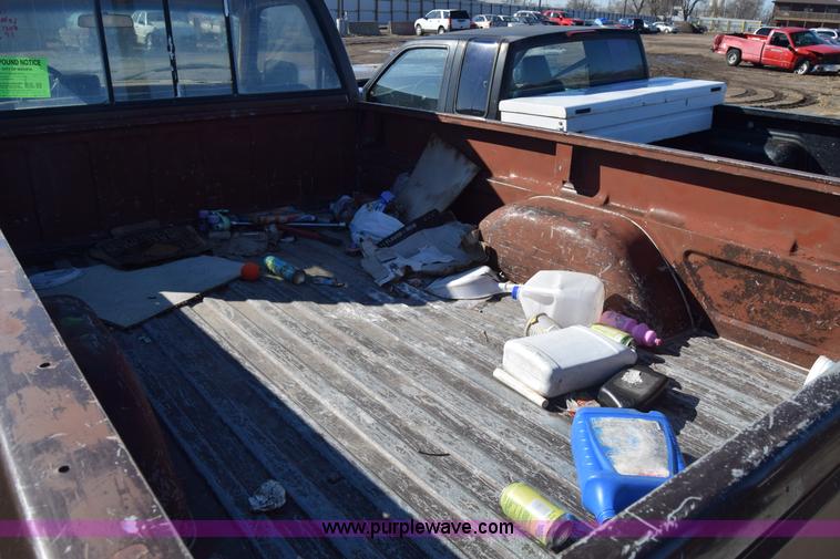 image for item L1194 1988 GMC Sierra 1500 pickup truck