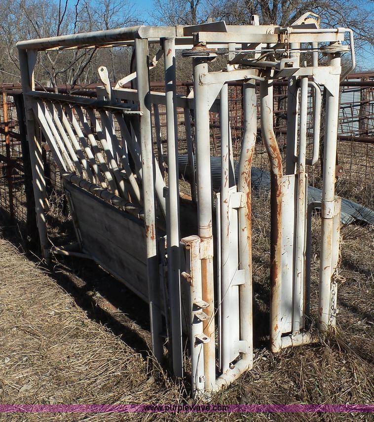 Cattle chute in Baldwin City, KS Item BF9237 sold Purple Wave