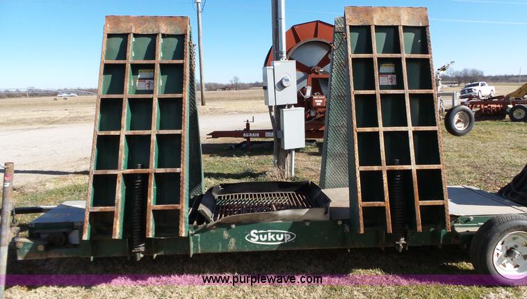 image for item BL9736 Sukup drive over grain unloader