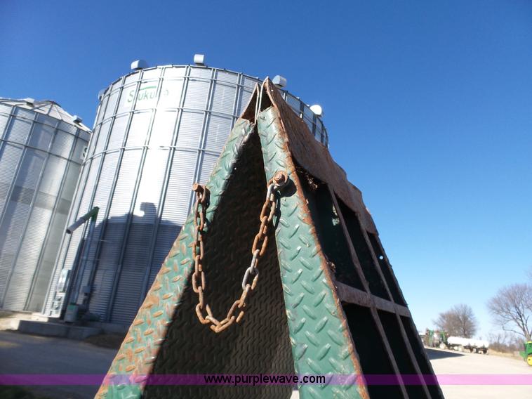 image for item BL9736 Sukup drive over grain unloader