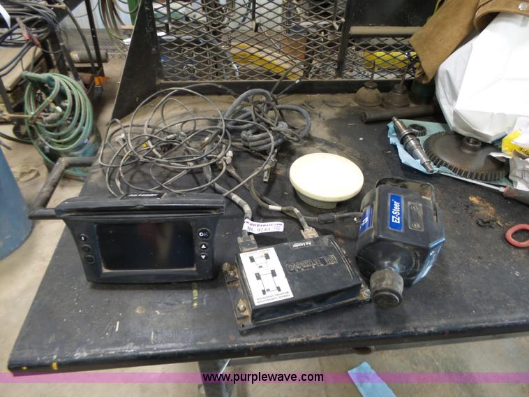 image for item BL9743 Trimble EZ-Guide 500 GPS system