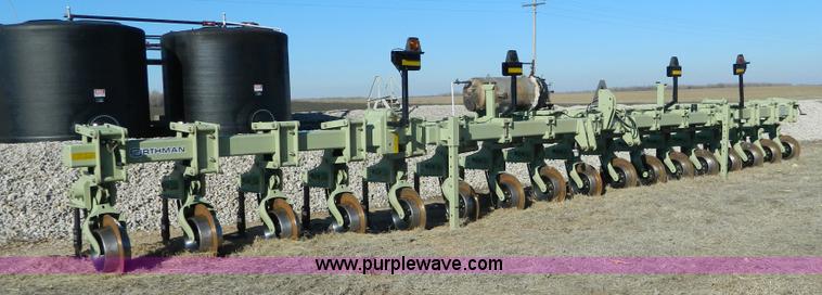 image for item BQ9997 2014 Orthman 8315 row crop field cultivator