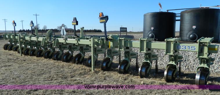 image for item BQ9997 2014 Orthman 8315 row crop field cultivator
