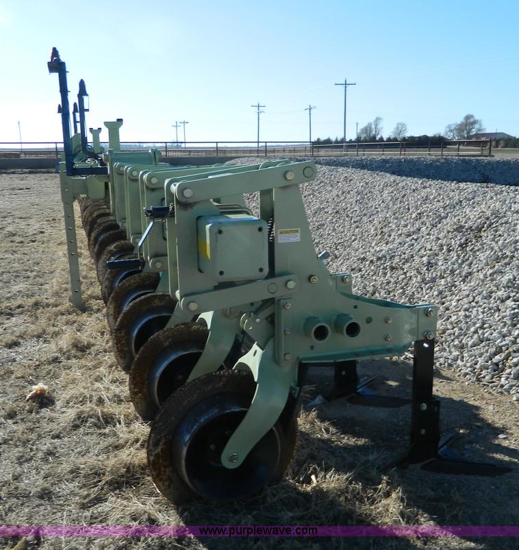 image for item BQ9997 2014 Orthman 8315 row crop field cultivator