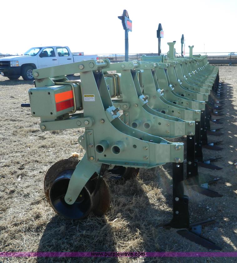 image for item BQ9997 2014 Orthman 8315 row crop field cultivator
