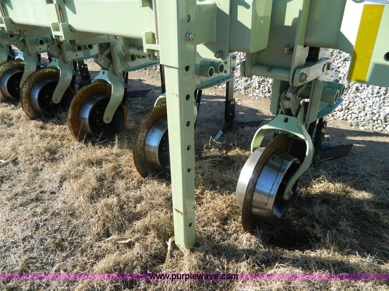 image for item BQ9997 2014 Orthman 8315 row crop field cultivator