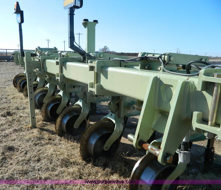 image for item BQ9997 2014 Orthman 8315 row crop field cultivator