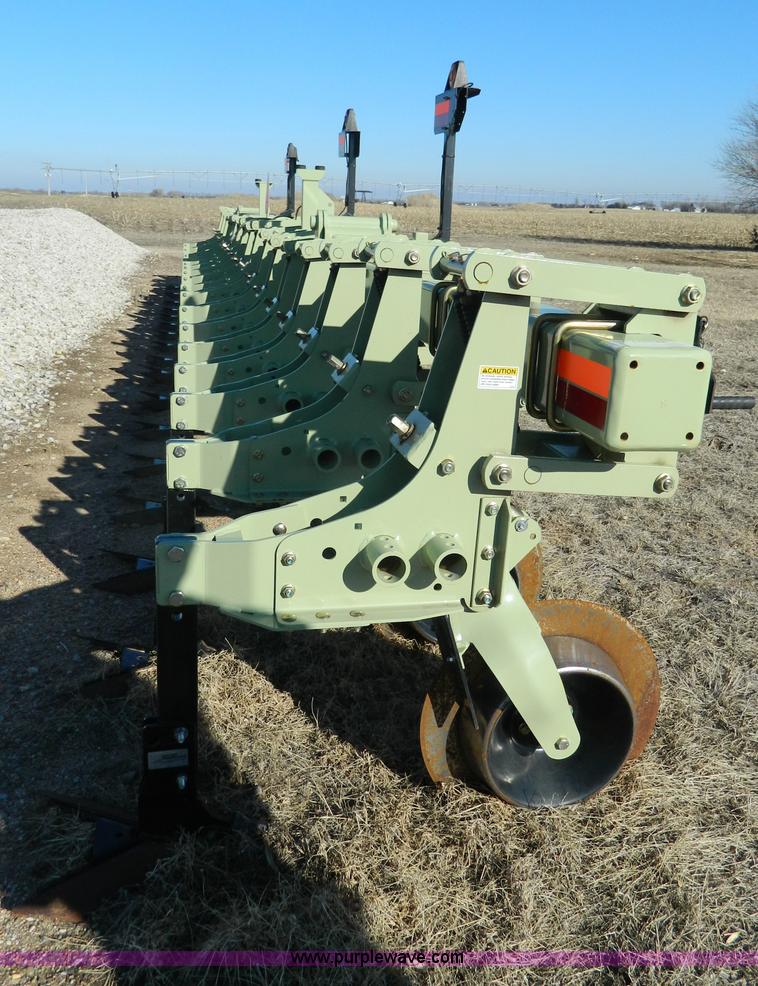 image for item BQ9997 2014 Orthman 8315 row crop field cultivator