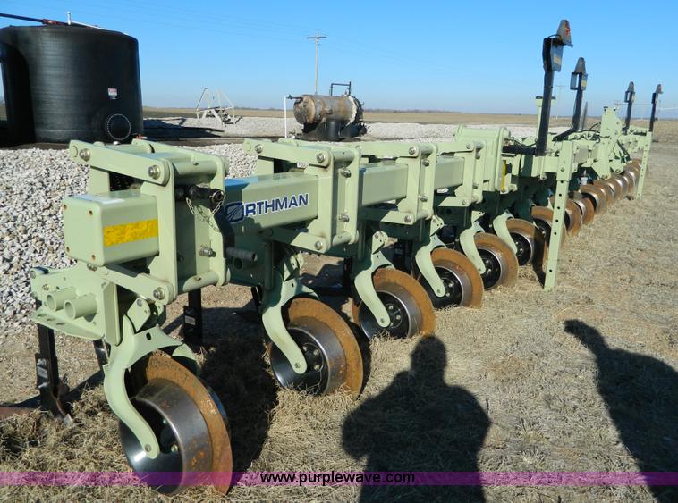 image for item BQ9997 2014 Orthman 8315 row crop field cultivator