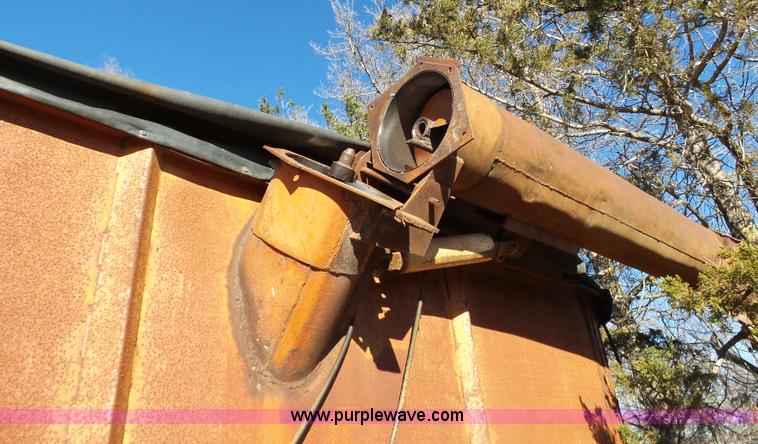 image for item H6998 Grain cart