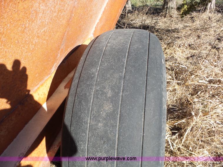 image for item H6998 Grain cart