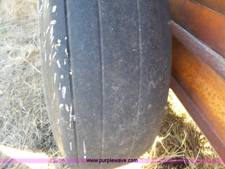 image for item H6998 Grain cart