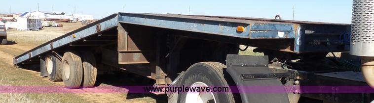 image for item J1304 1983 Wisconsin 2500-22 tilt deck trailer
