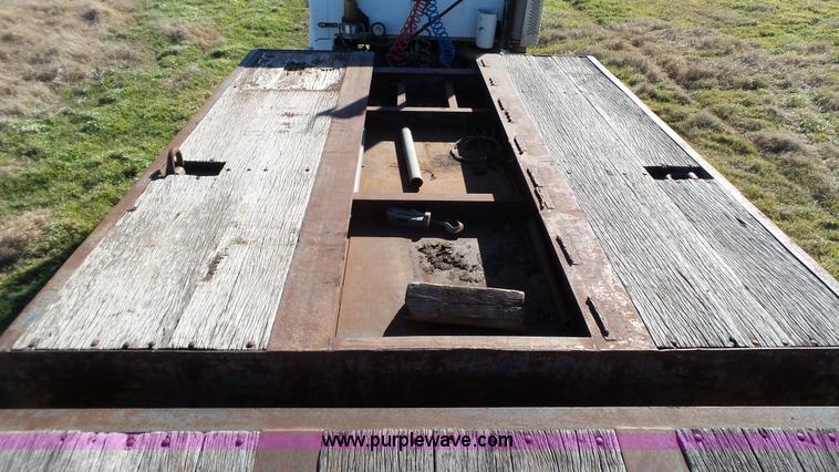 image for item J1304 1983 Wisconsin 2500-22 tilt deck trailer