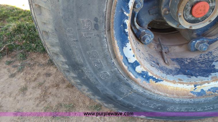 image for item J1304 1983 Wisconsin 2500-22 tilt deck trailer