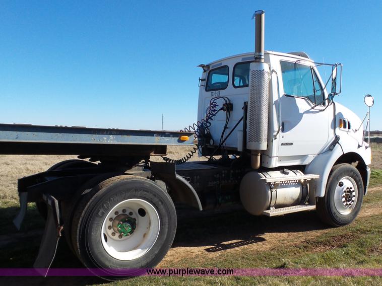 image for item J1305 2006 Sterling A9500 semi truck