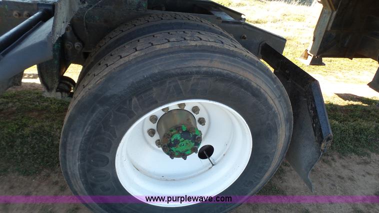 image for item J1305 2006 Sterling A9500 semi truck