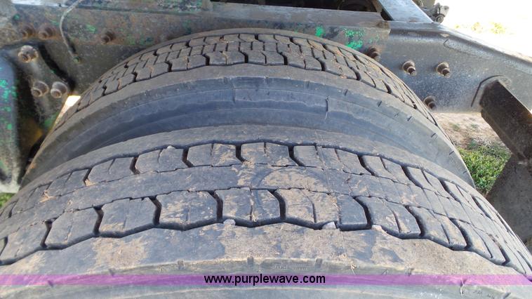 image for item J1305 2006 Sterling A9500 semi truck