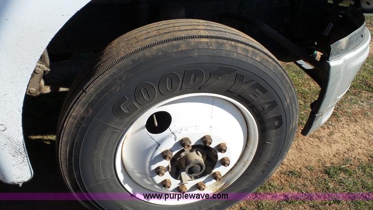 image for item J1305 2006 Sterling A9500 semi truck