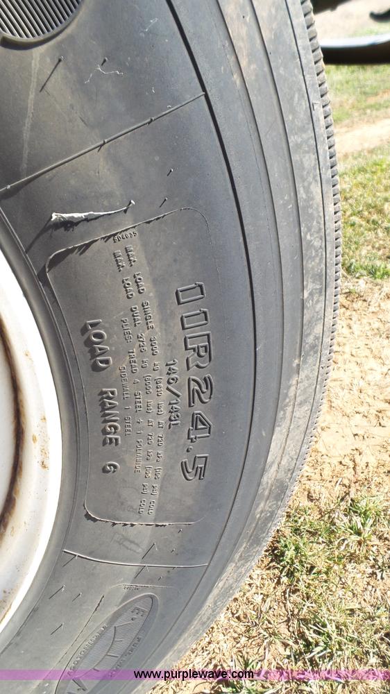 image for item J1305 2006 Sterling A9500 semi truck