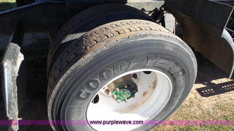 image for item J1305 2006 Sterling A9500 semi truck