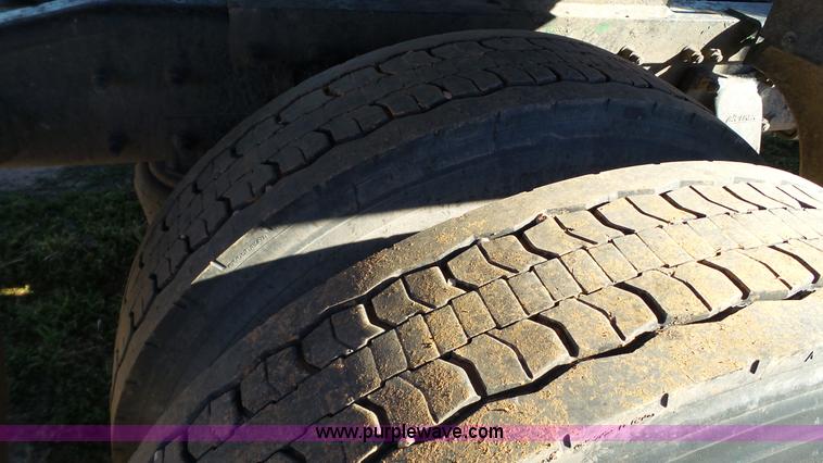 image for item J1305 2006 Sterling A9500 semi truck