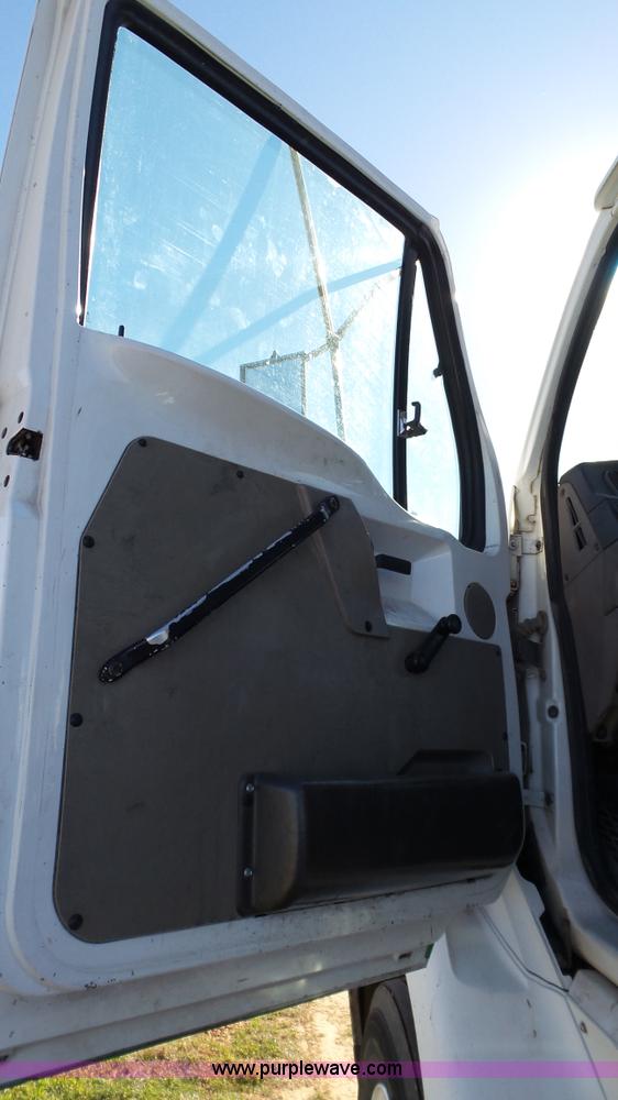 image for item J1305 2006 Sterling A9500 semi truck