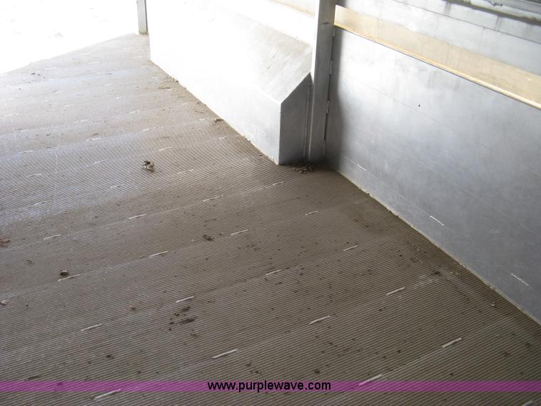 image for item J2931 2005 Hillsboro Endura ES8-20-68 double deck aluminum livestock trailer