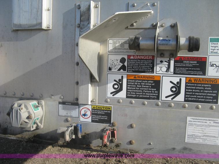 image for item J2945 2010 Wilson Silver Star PSDCL-402 cattle pot trailer