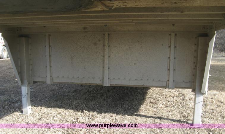 image for item J2945 2010 Wilson Silver Star PSDCL-402 cattle pot trailer